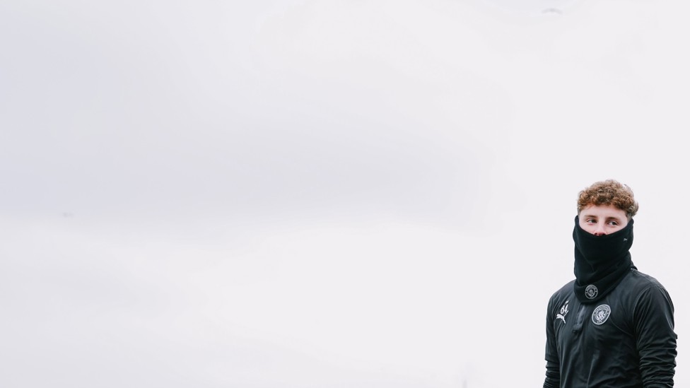 GUESS WHO : Which goalkeeper is also avoiding the brisk breeze?