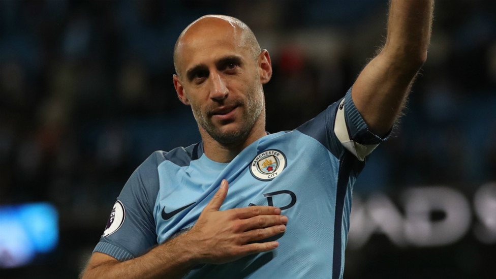 ZABA. : Jugó 333 partidos con el Manchester City.