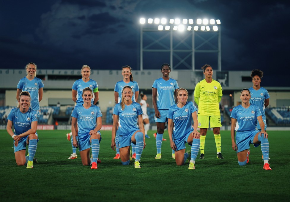 DEBUTANTES. : Khadija Shaw y Vicky Losada salieron de inicio en su debut con el City.