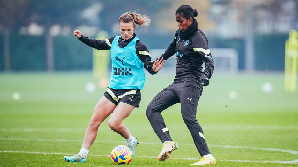 ATTACK V DEFENCE  : Kerstin Casparij and Bunny Shaw battle for possession