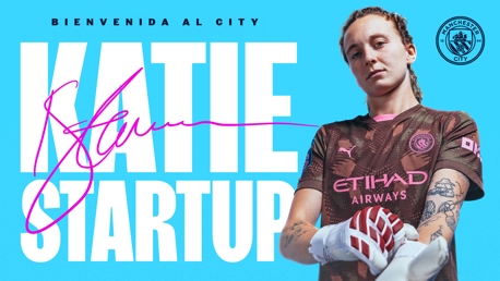 Katie Startup firma por el City