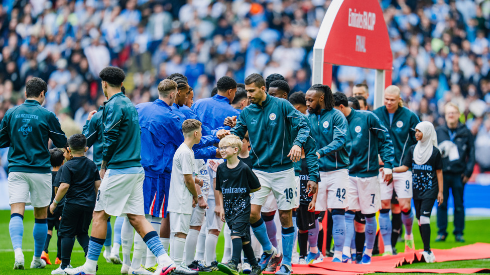 GAME TIME : Pre-match handshakes.