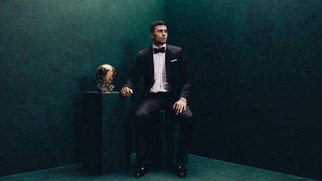 Galeria: Rodri com seu troféu da Bola de Ouro