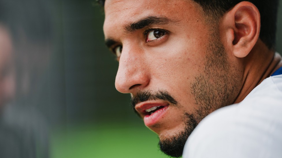 LOOKING AROUND : Omar Marmoush has a break