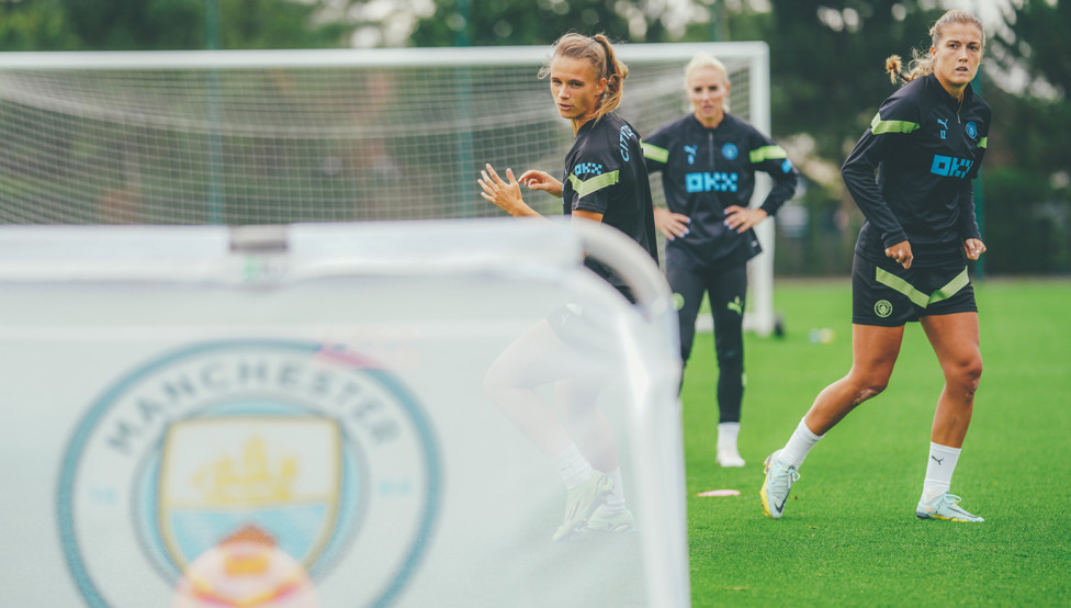 WHO WINS : Both players look towards the mini-goal