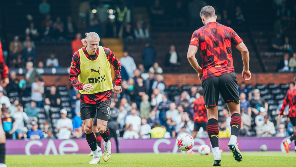 PASS AND MOVE : Haaland and Dias get in the mood.