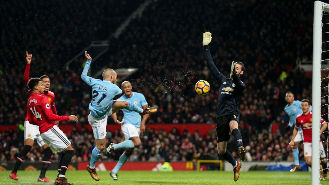 Classic highlights: United 1-2 City 2017