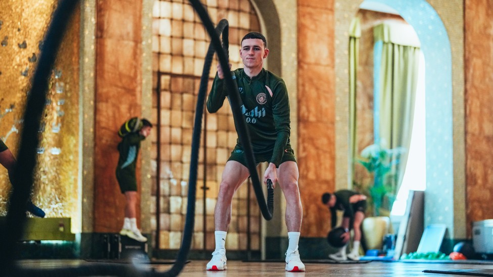 STRENGTH TEST : Foden on the battle ropes