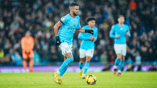 MAHRVELLOUS: Riyad being a nuisance for the Everton defence.