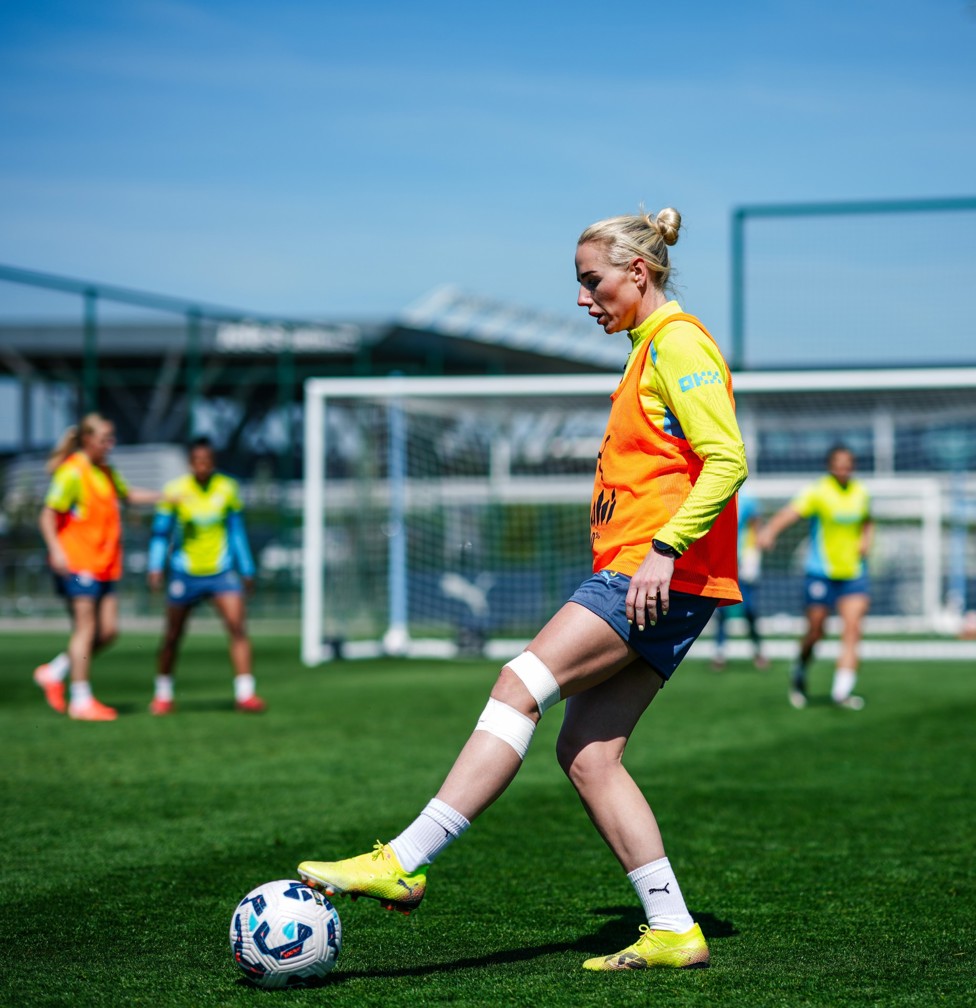 SKIPPER : Alex Greenwood gets the ball under her spell
