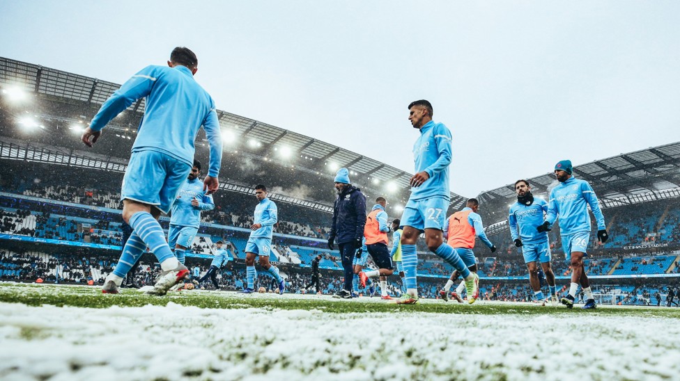 GROUP SESH : Final touches ahead of kick-off.