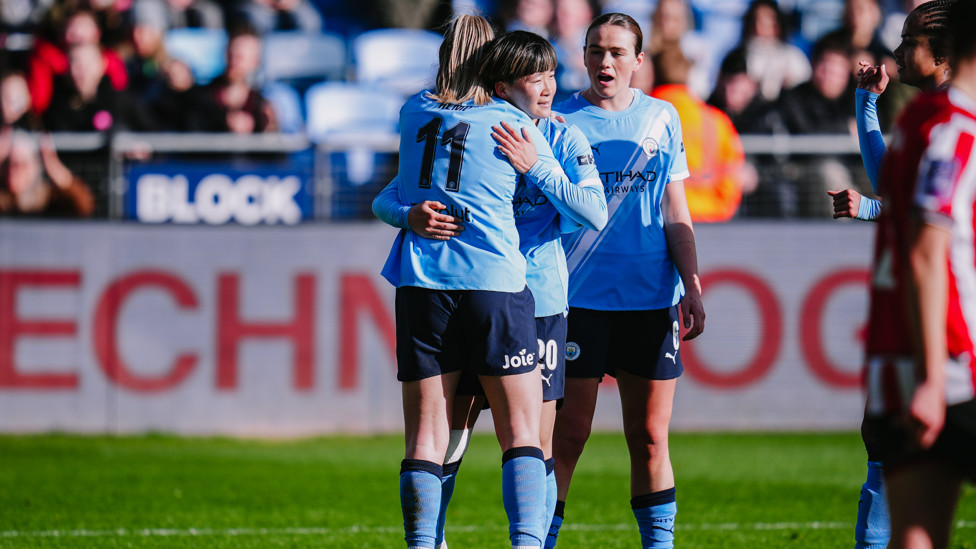 IT'S A BRACE : Hemp celebrates are second of the afternoon