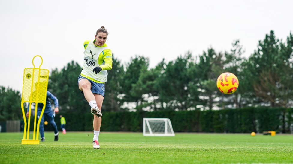 FLYING DUTCHWOMAN  : Vivianne Miedema catches the ball on the volley.