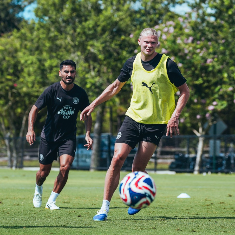 HAALAND IN THE HEAT : Erling Haaland races after the ball