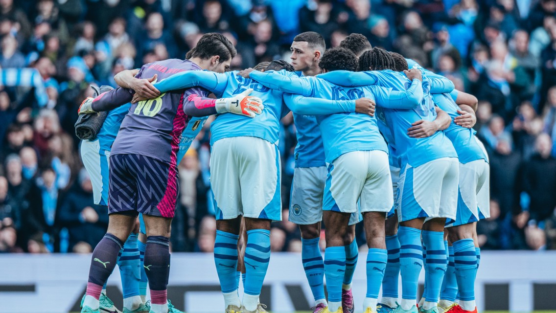 HUDDLE UP: Ready to play!