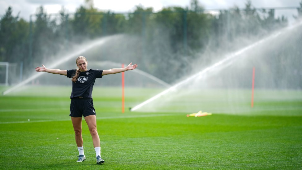 MAKING A SPLASH : Codie Thomas cools off