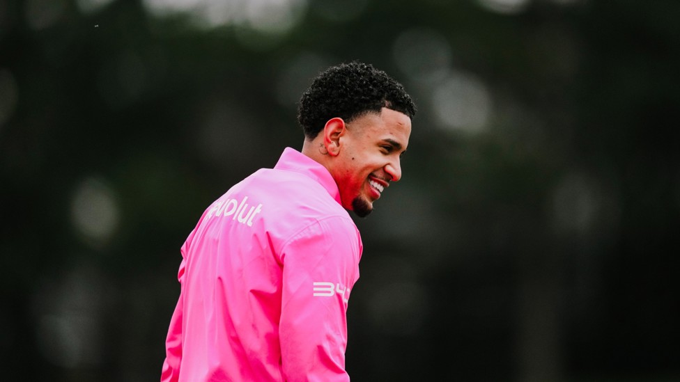 ALL SMILES : Savinho enjoying the session