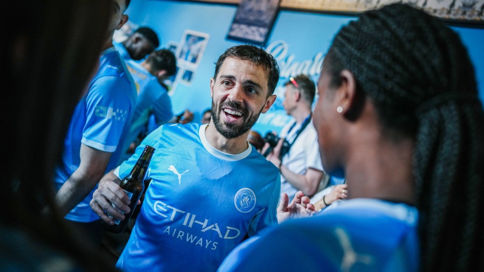 BERNARDO AND BUNNY : A chat between two stars