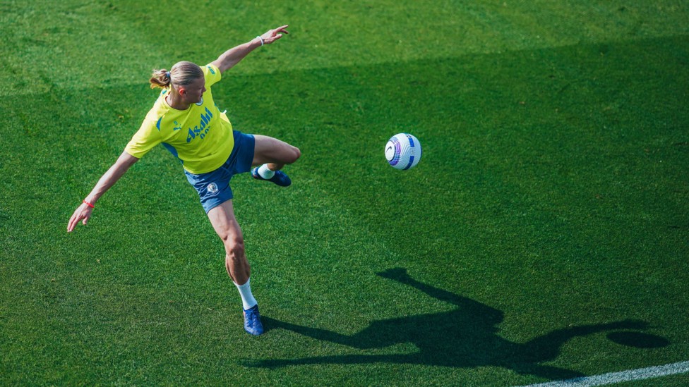 VOLLEY  : Erling Haaland shapes to shoot.