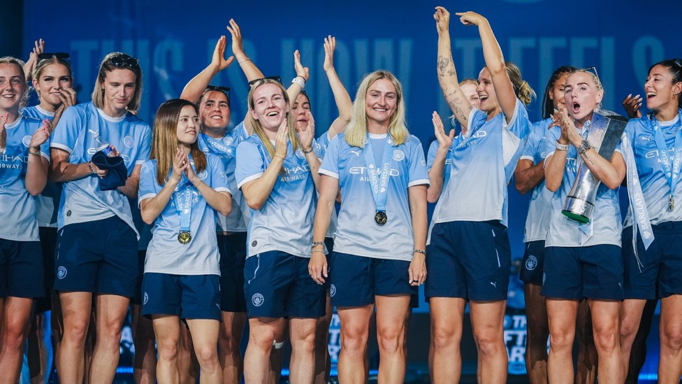 THANK YOU, COOMBSY : Our retiring midfielder gets her moment