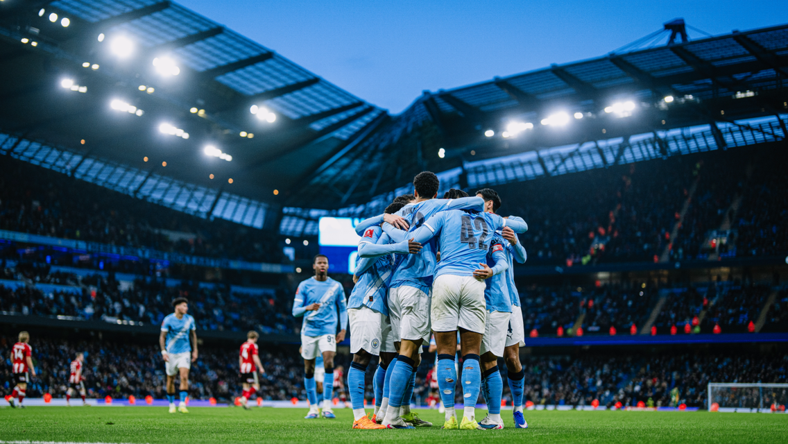 GROUP HUG: Squad goals!