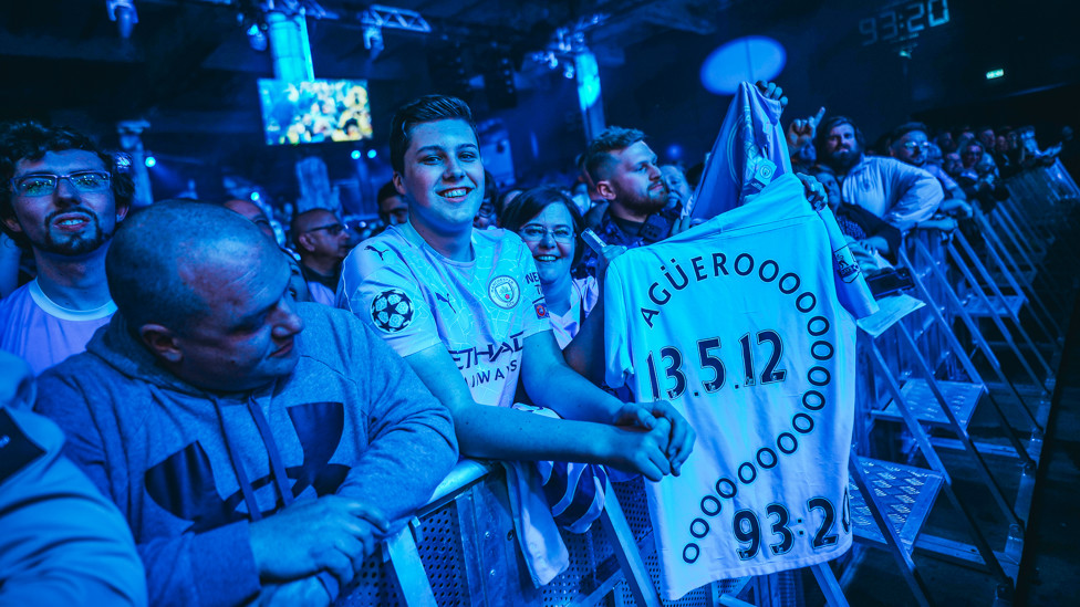 AGUEROOOOOO : A fan shows off their shirt from that season