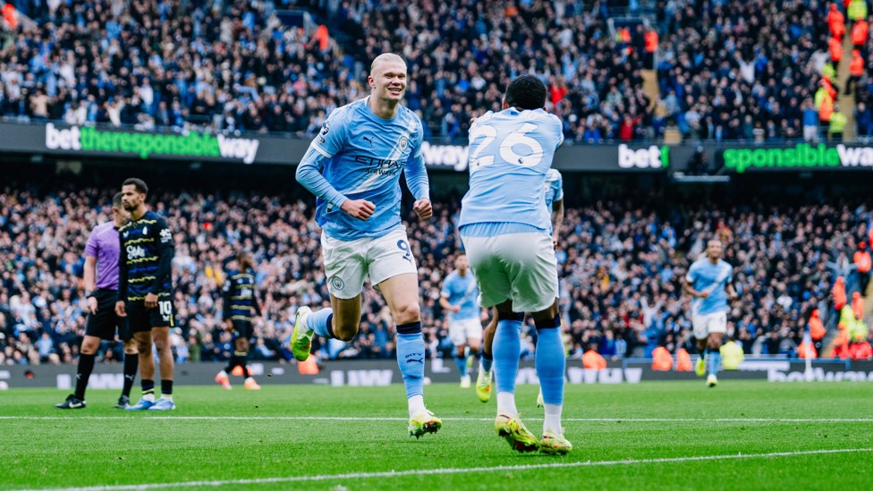 Everton (home)  : Left foot. Inside the box