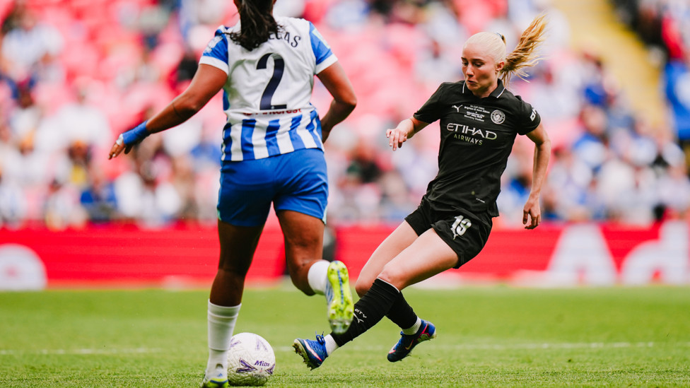 Control : Laura Blindkilde Brown taking control in the second half