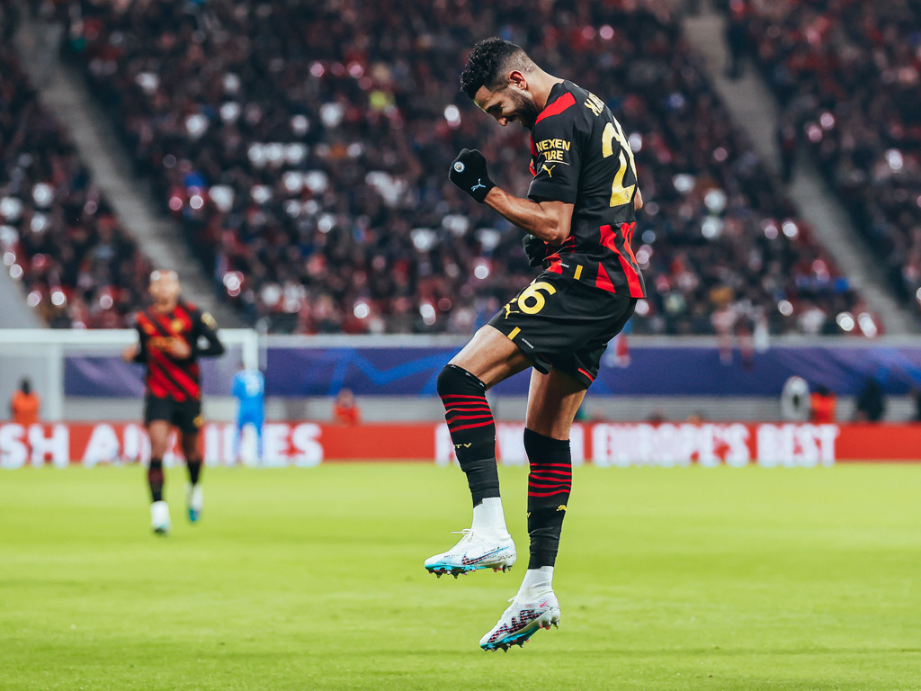 GOL NO JOGO DE IDA : Mahrez comemora seu gol contra o RB Leipzig na Alemanha.