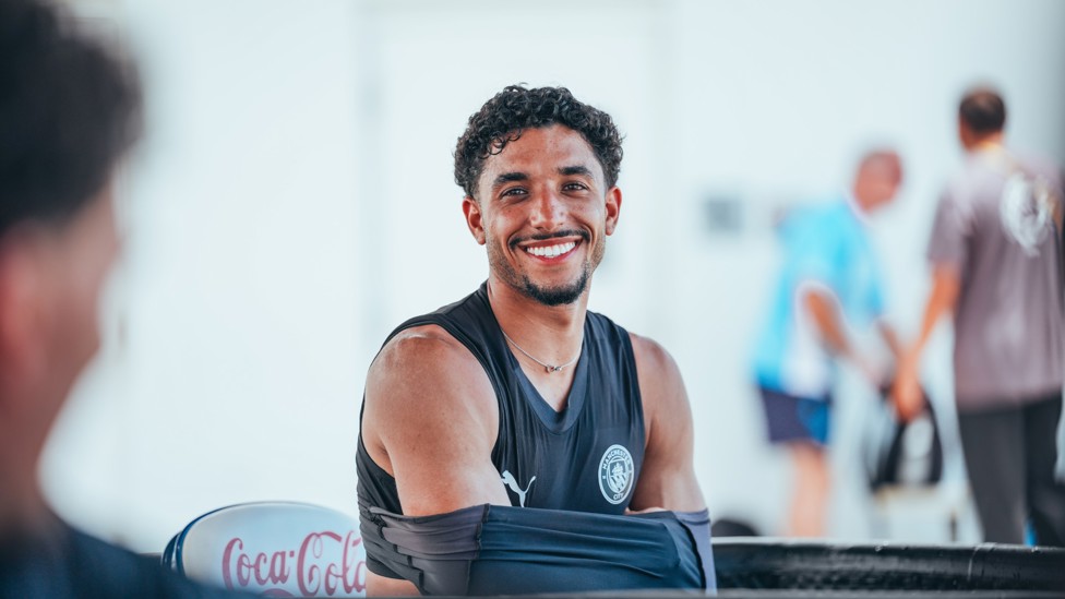 HIGH SPIRITS : Omar Marmoush spots the camera