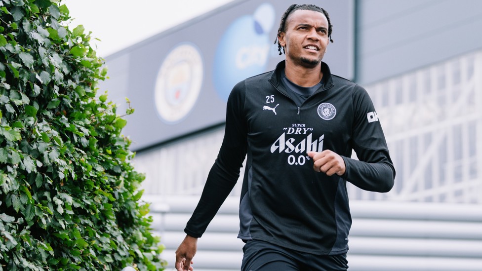 AKANJI ARRIVES : Manu walks up the steps to the pitch