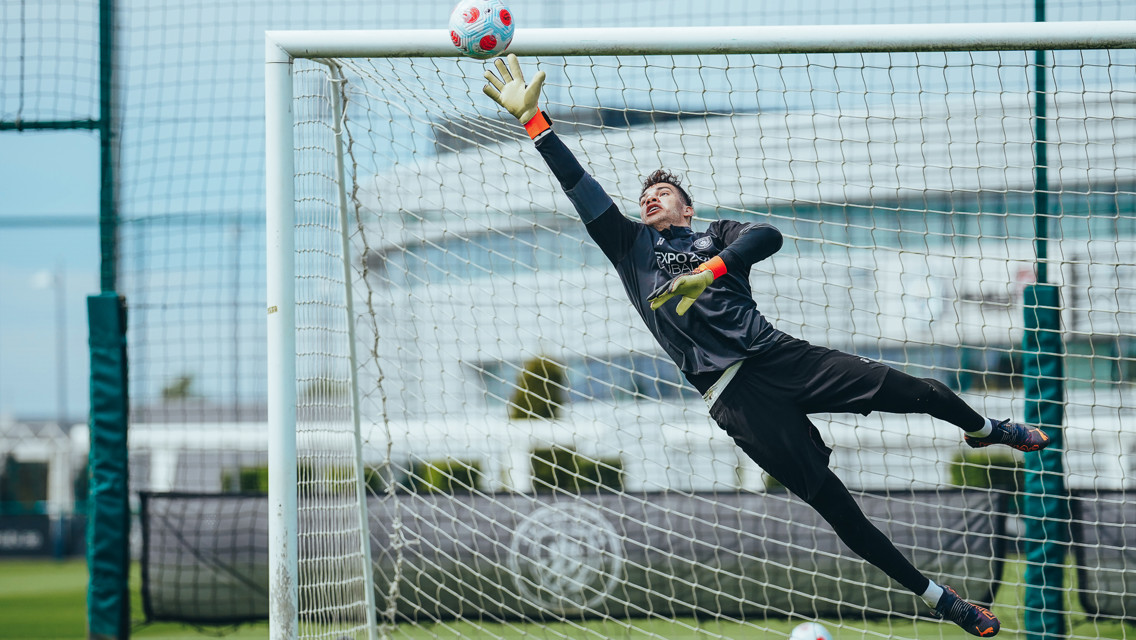 Training: From the Magpies to Molineux!