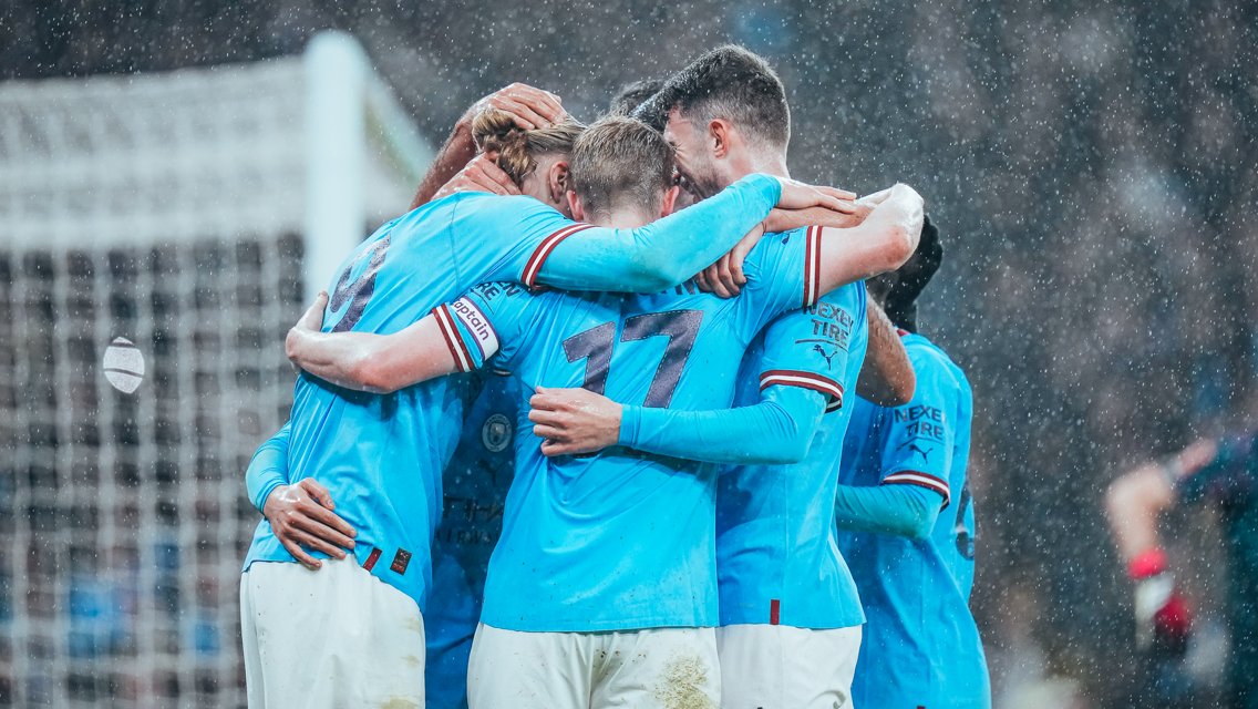 GROUP HUG: Squad goals!