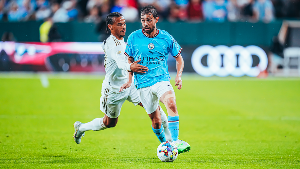 SILVA SERVICE : Bernardo Silva skips away from former teammate, Leroy Sane