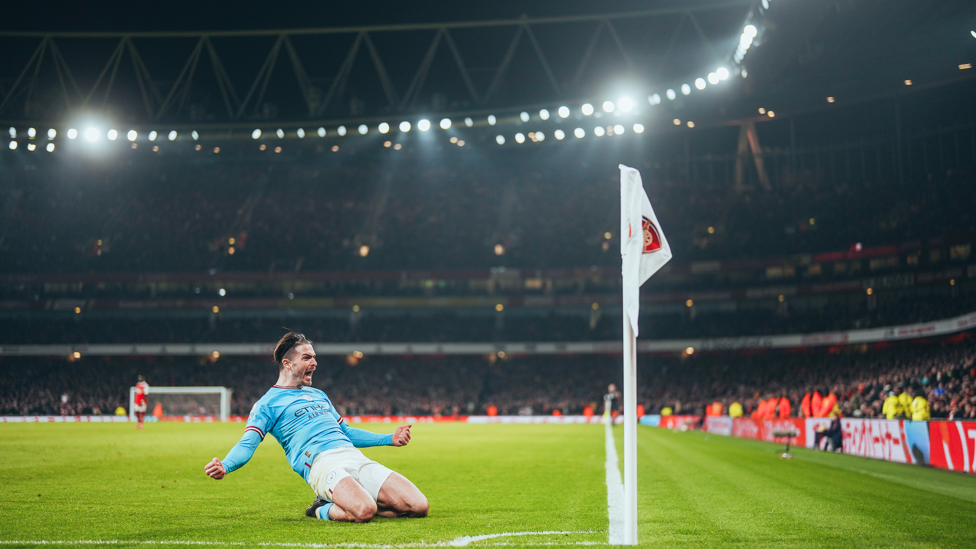JUMPIN' JACK FLASH  : Lutut Jack Grealish meluncur di depan laga tandang yang penuh kegembiraan setelah mencetak gol dalam kemenangan tandang 3-1 kami di Arsenal.