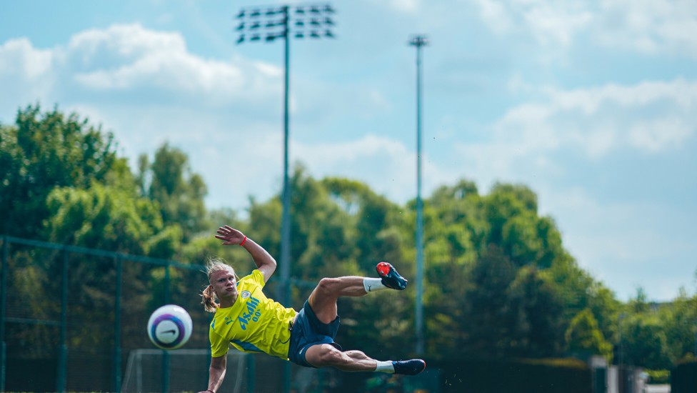 ACROBATIC HAALAND: What a shot!