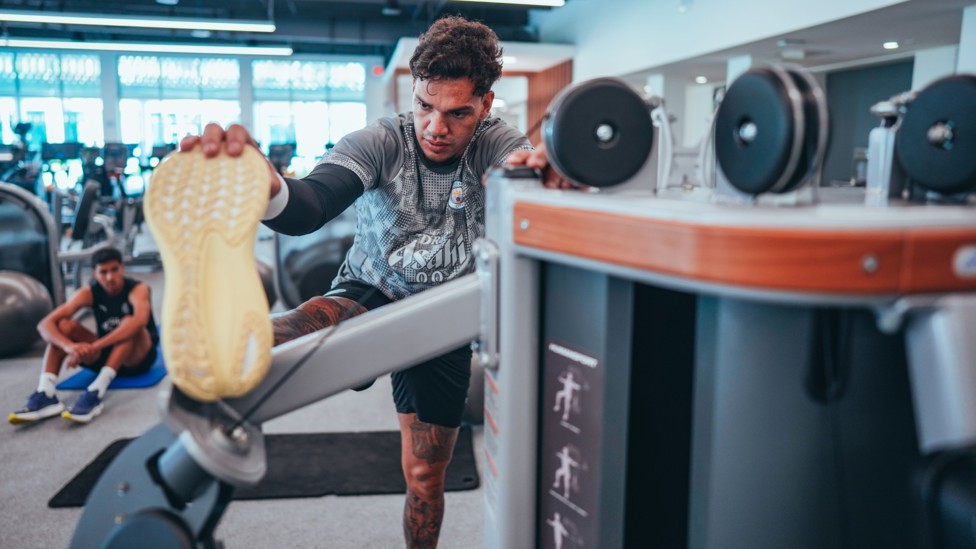 LIFE AND SOLE : Ederson stretches out