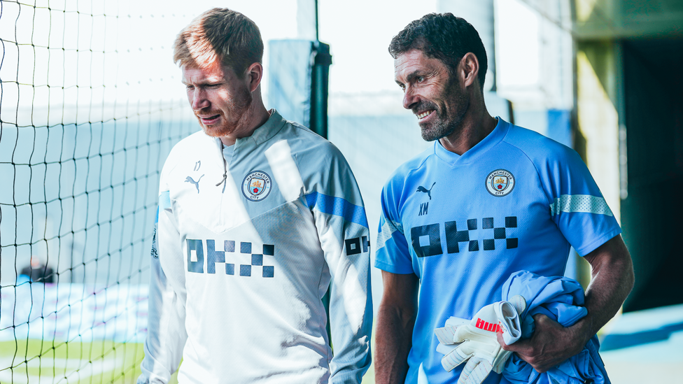 KDB heads out with keeper coach Xabier Mancisidor