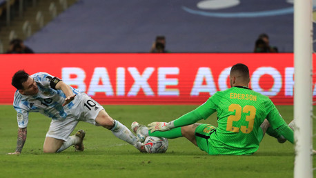 Ederson faz boas defesas, mas Brasil perde a final da Copa América