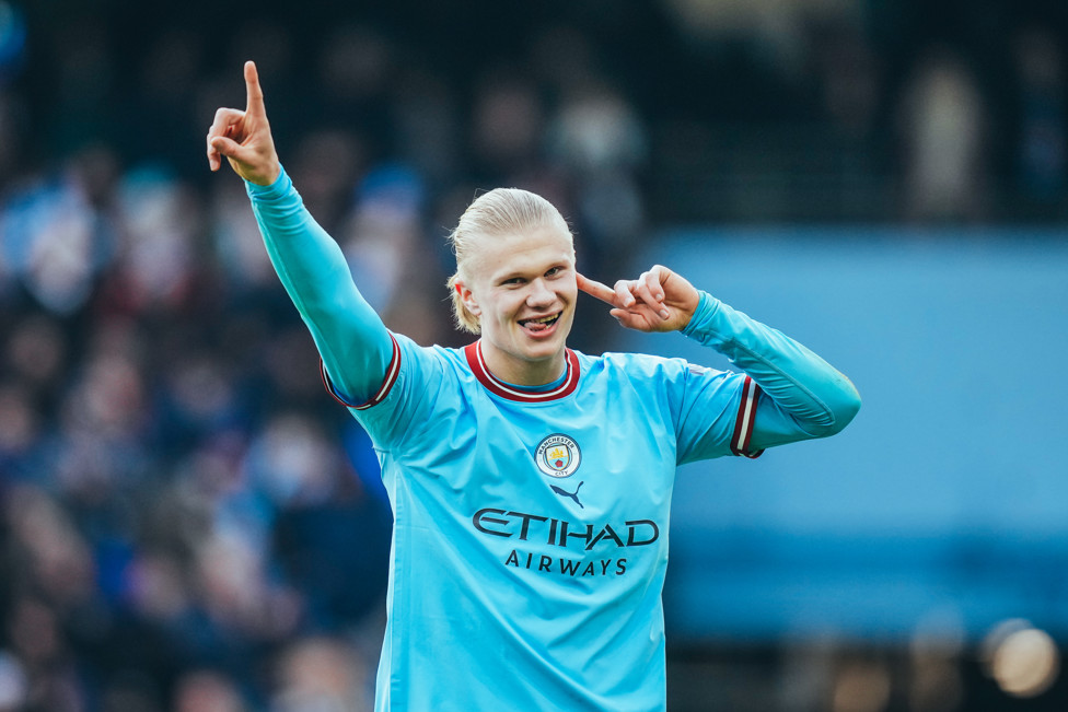 Haaland comemora hat-trick contra os Wolves 