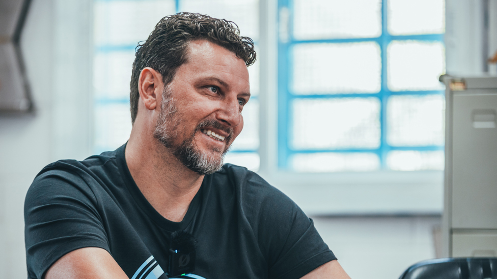 ELANO : Manchester City legend Elano Blumer celebrated the project launch in São Paulo.