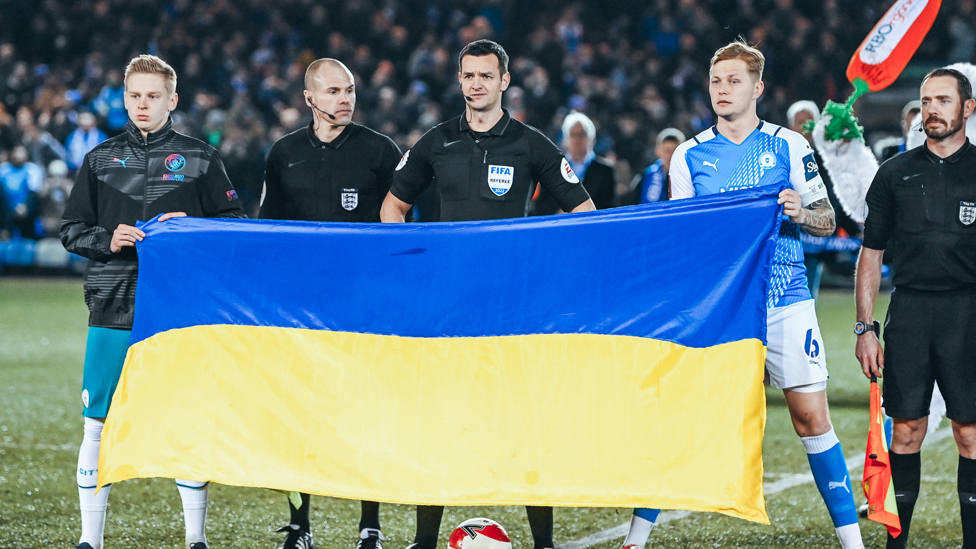 MESSAGE OF SOLIDARITY : Support for Ukraine before kick-off.