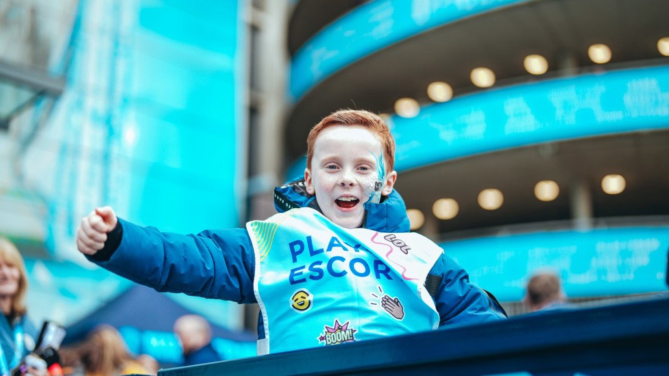 BUZZING : A young fan can't wait for kick-off