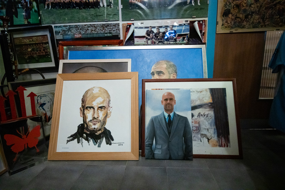 El primer día. Un retrato de la icónica presentación de Pep Guardiola como técnico del City.