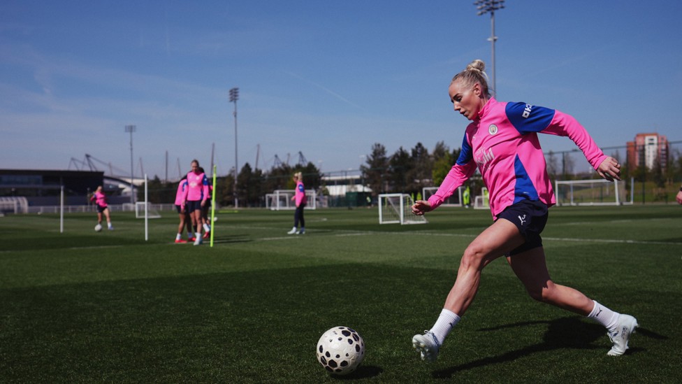 SKIPPER : Alex Greenwood drives forward