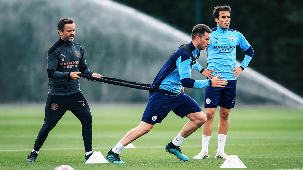 LATIHAN KAKI : Aymeric Laporte menguji kekuatan kakinya