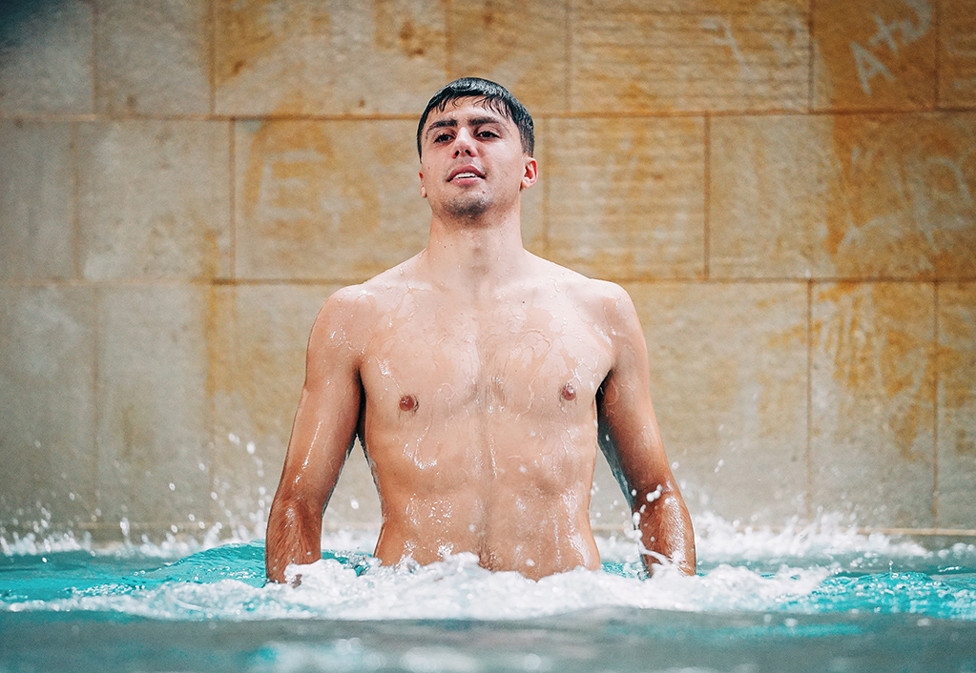 TIME FOR A DIP : Rodrigo relaxes his tired leg muscles 