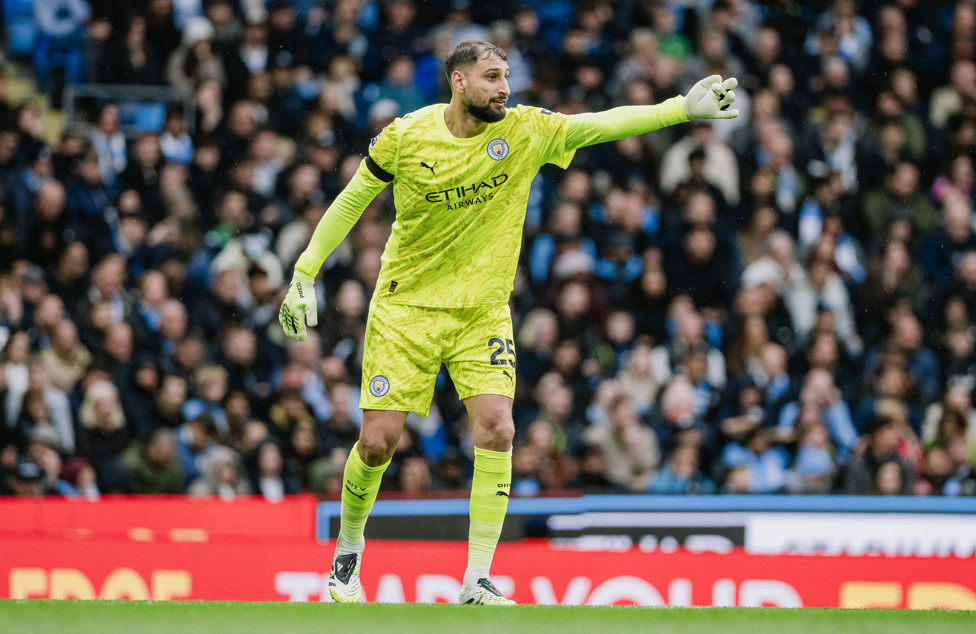 Donnarumma estreando.