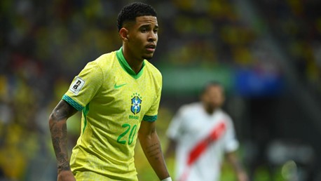 Ederson e Savinho ajudam Brasil na goleada contra Peru